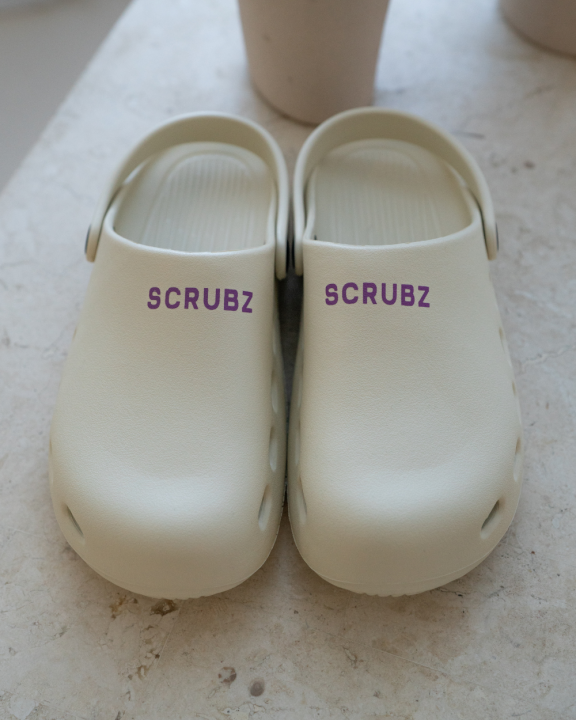 (SCRUBZ) a fresh new look into work wear FOAMIES - CREAM SIZE UK 5 Thumbnail 1