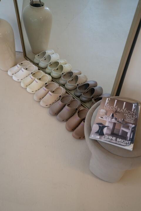 (SCRUBZ) a fresh new look into work wear FOAMIES - TAUPE SIZE UK 7 - 1