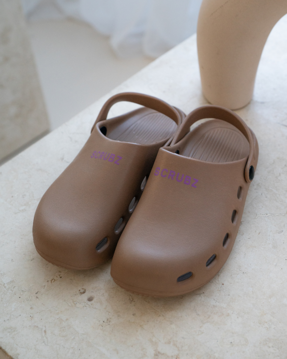 (SCRUBZ) a fresh new look into work wear FOAMIES - MOCHA SIZE UK 4 Image